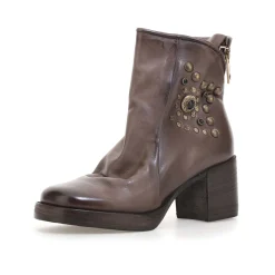 A.S.98 STIEFELETTEN PEONY